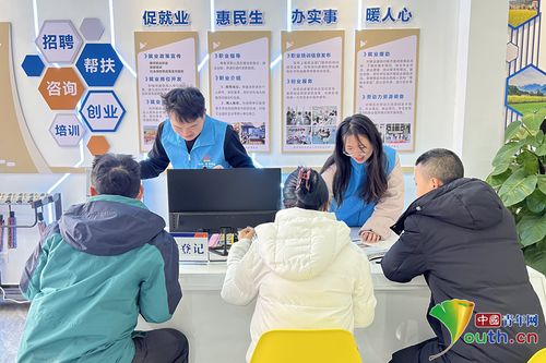 江西龍南打好服務(wù)“組合拳” 為農(nóng)民工尋崗就業(yè)提供精準(zhǔn)信息咨詢(xún)